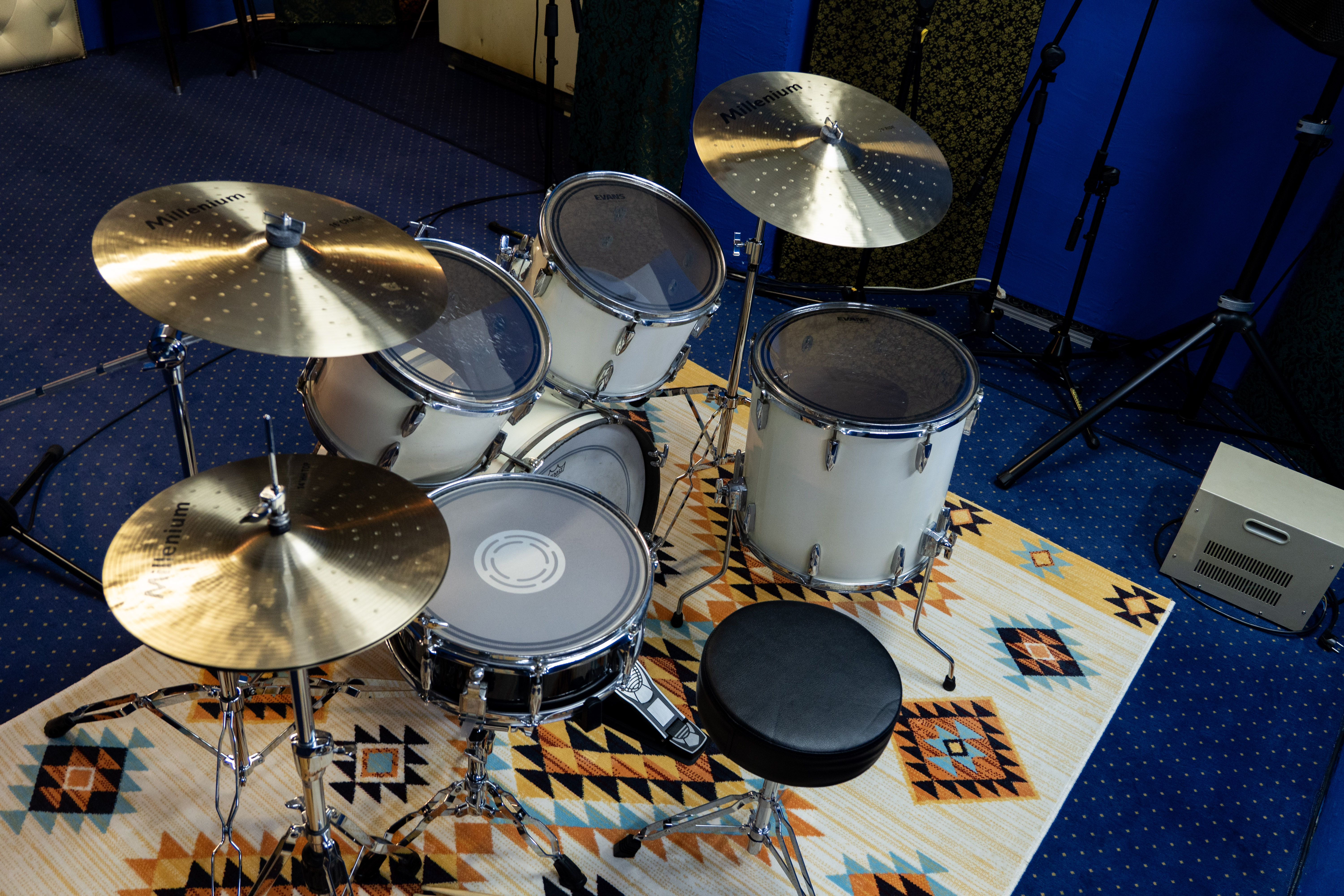 Set bubnjeva in the studio